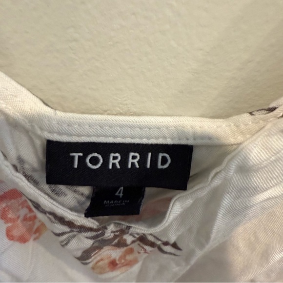 Torrid Floral Camisole in Cream and Pink - Picture 2 of 4